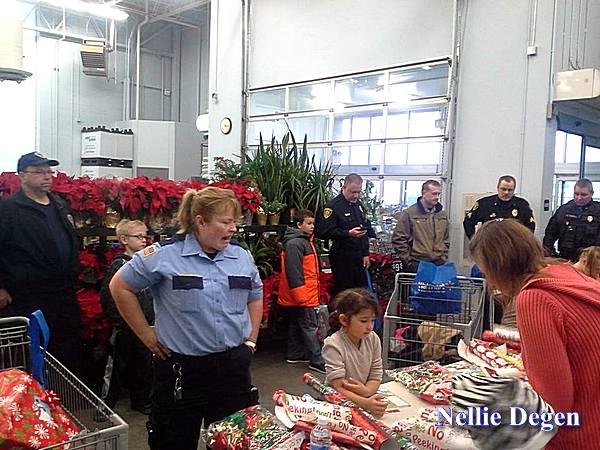 Annual Jamestown Cops & Kids program Dec 13, 2015  - photos by Nellie Degen for CSiNewsNow